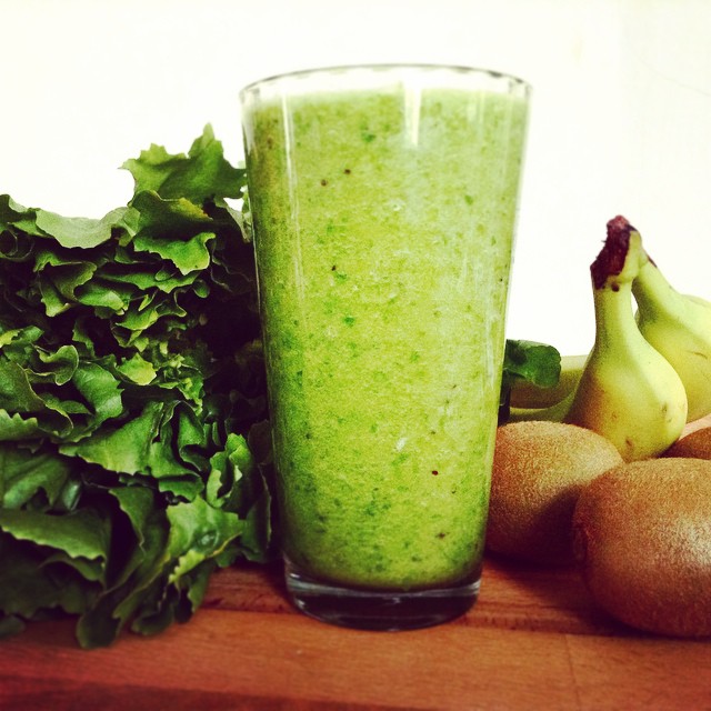 Groene smoothie andijvie kiwi banaan